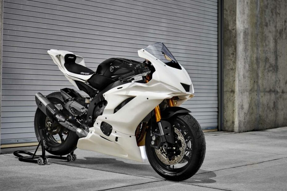 Yamaha R6 Track Bike: Sự Hoàn Hảo Trên Đường Đua