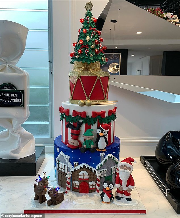 Inside Roxy Jacenko'S Very Lavish Christmas: Pr Maven Gets A Stunning Three- Tier Festive Cake | Daily Mail Online