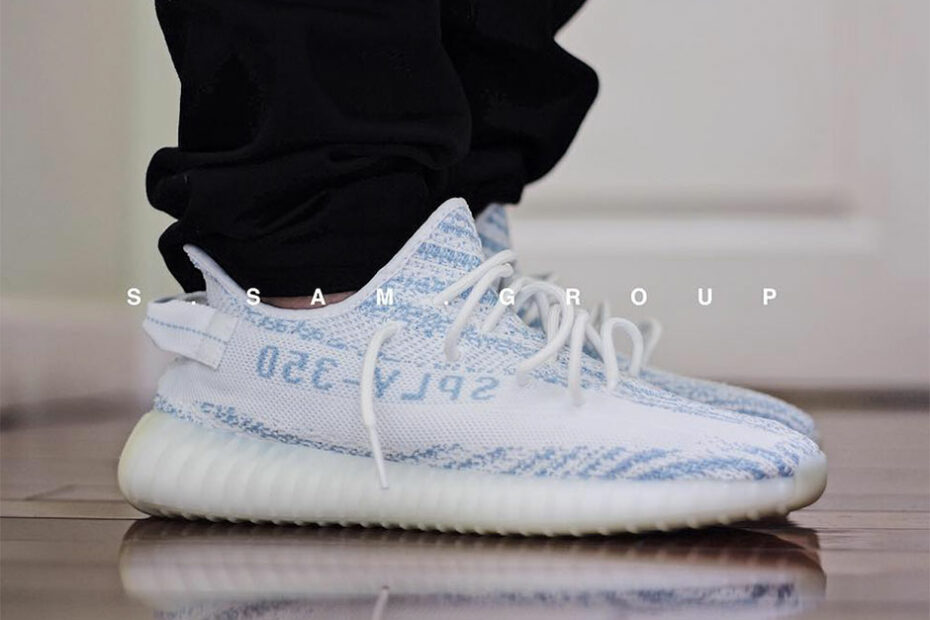 Yeezy 350 Zebra Blue: Bước Đầu Vào Thế Giới Thời Trang Sneaker