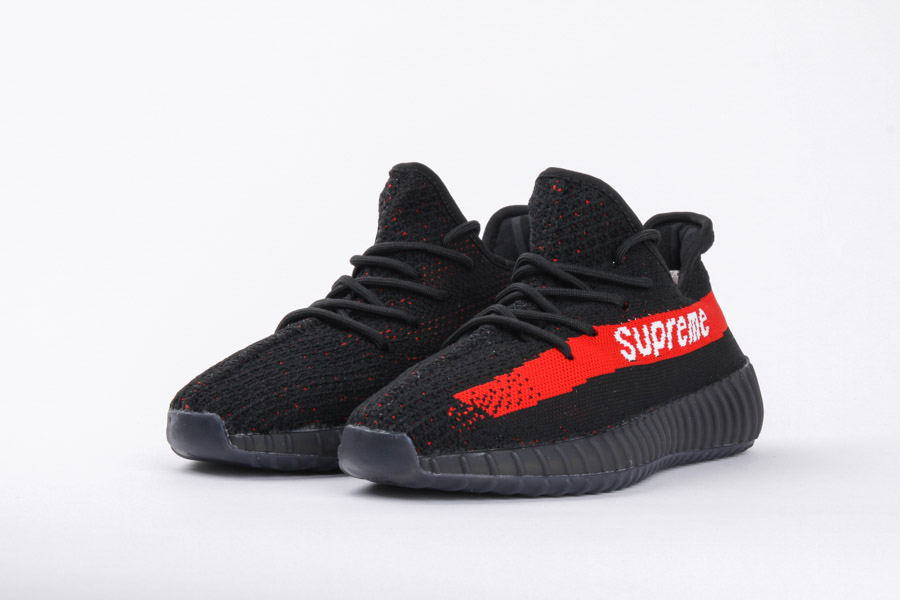 Yeezy 350 V2 Supreme: Đánh Giá Sự Kết Hợp Hoàn Hảo Trong Thế Giới Giày Thể Thao